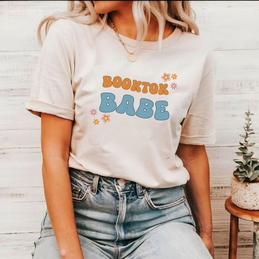 Booktok babe bookish Short Sleeve Tee